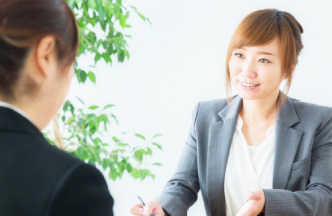 担当者との打ち合わせのイメージ